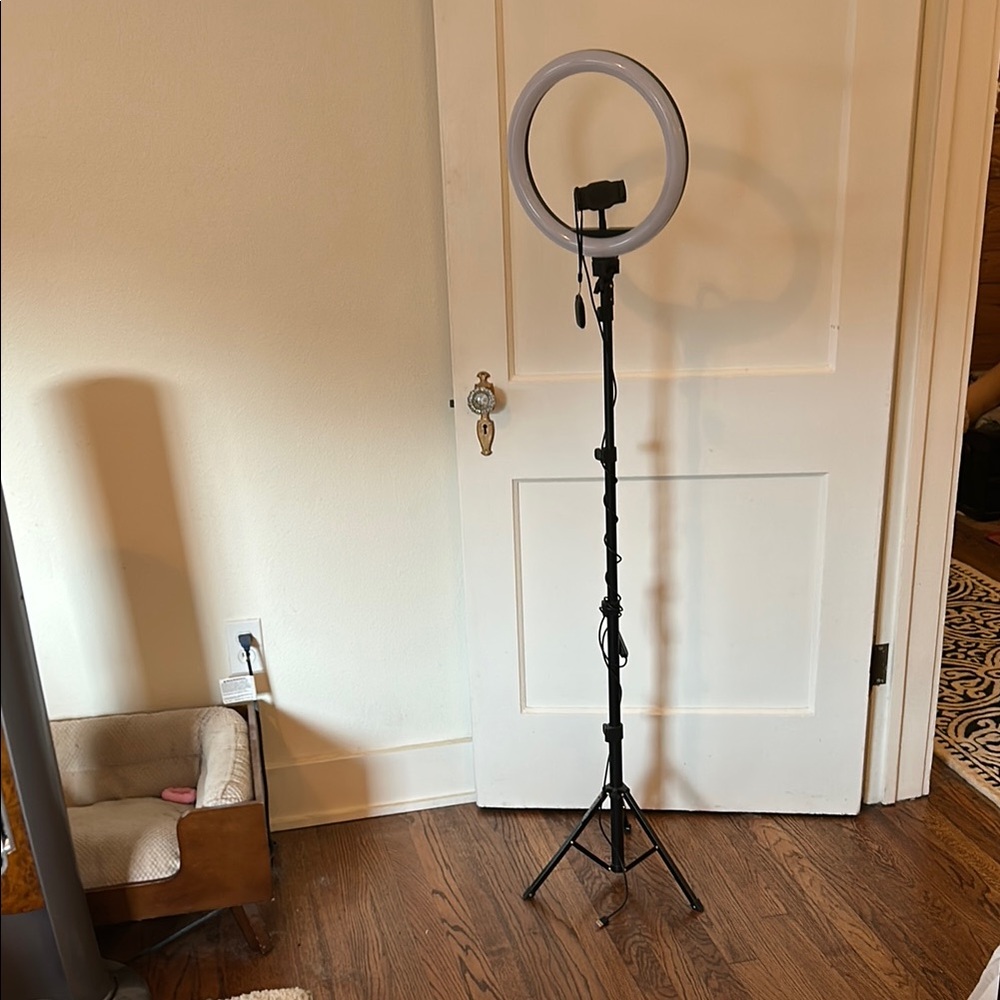 Black Round Light Remote Control Tripod with Red Button